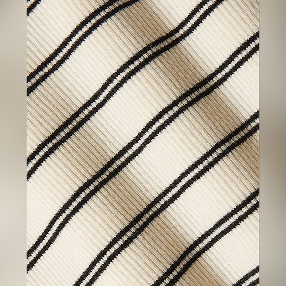 THYME MATERNITY
 Long Sleeve top - Picture 3 of 6